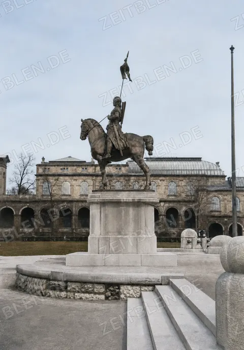 Reiterstandbild Ottos I. vor dem Bayerischen Armeemuseum