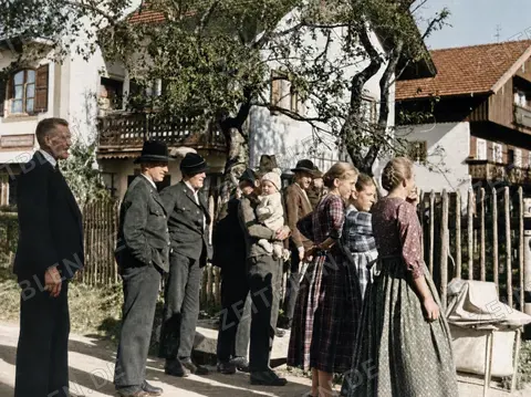 Zuschauer beim Viehabtrieb nahe Penzberg