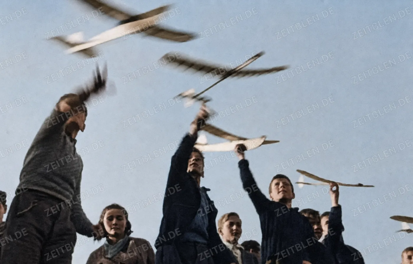 Gemeinsamer Wurfstart von Segelflugmodellen