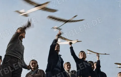 Gemeinsamer Wurfstart von Segelflugmodellen