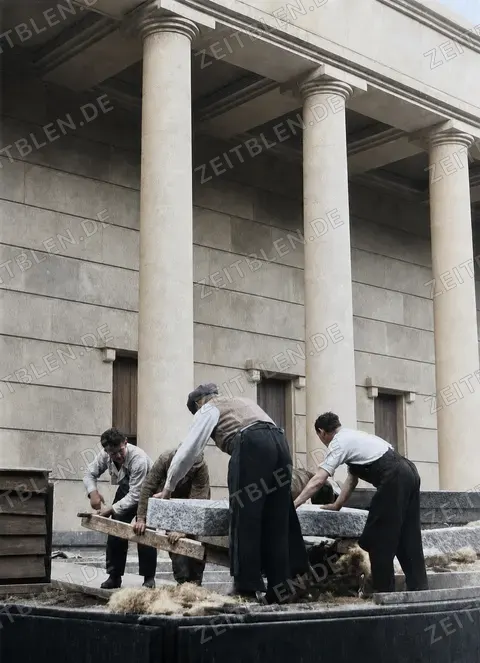 Steinmetzarbeiten am Haus der Deutschen Kunst