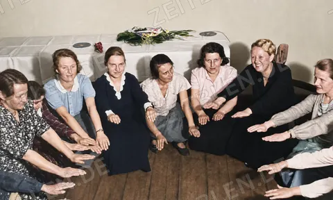 Gruppenübung in einer NS-Mütterschulung