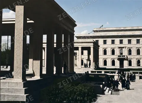 Zwischen den NS-„Ehrentempeln“ am Münchner Königsplatz