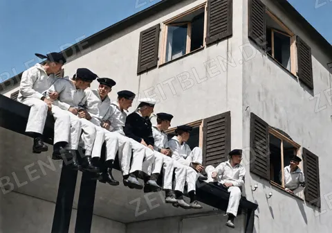 Marine-HJ-Lehrgang vor der Reichsseesportschule in Prieros