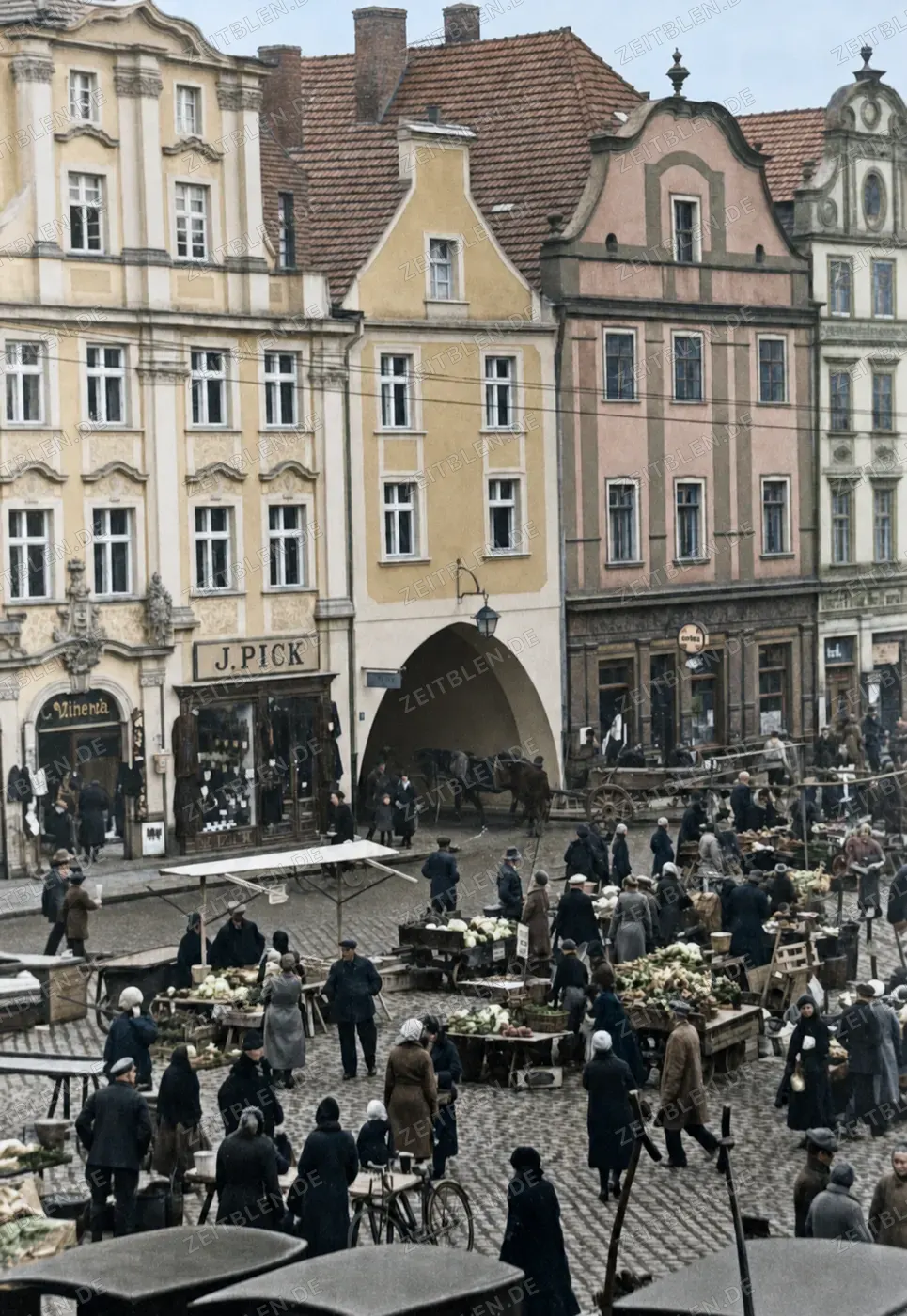 Wochenmarkt auf dem Marktplatz von Bunzlau