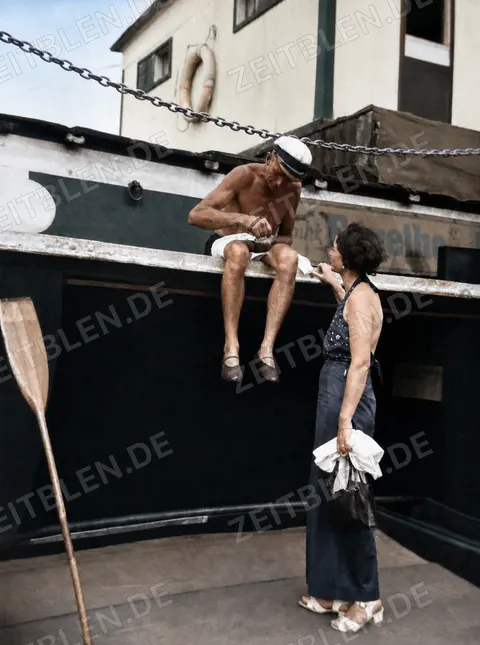 Begegnung am Bootshaus während einer Bootsfahrt