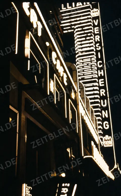 Allianz-Leuchtreklame am Europahaus
