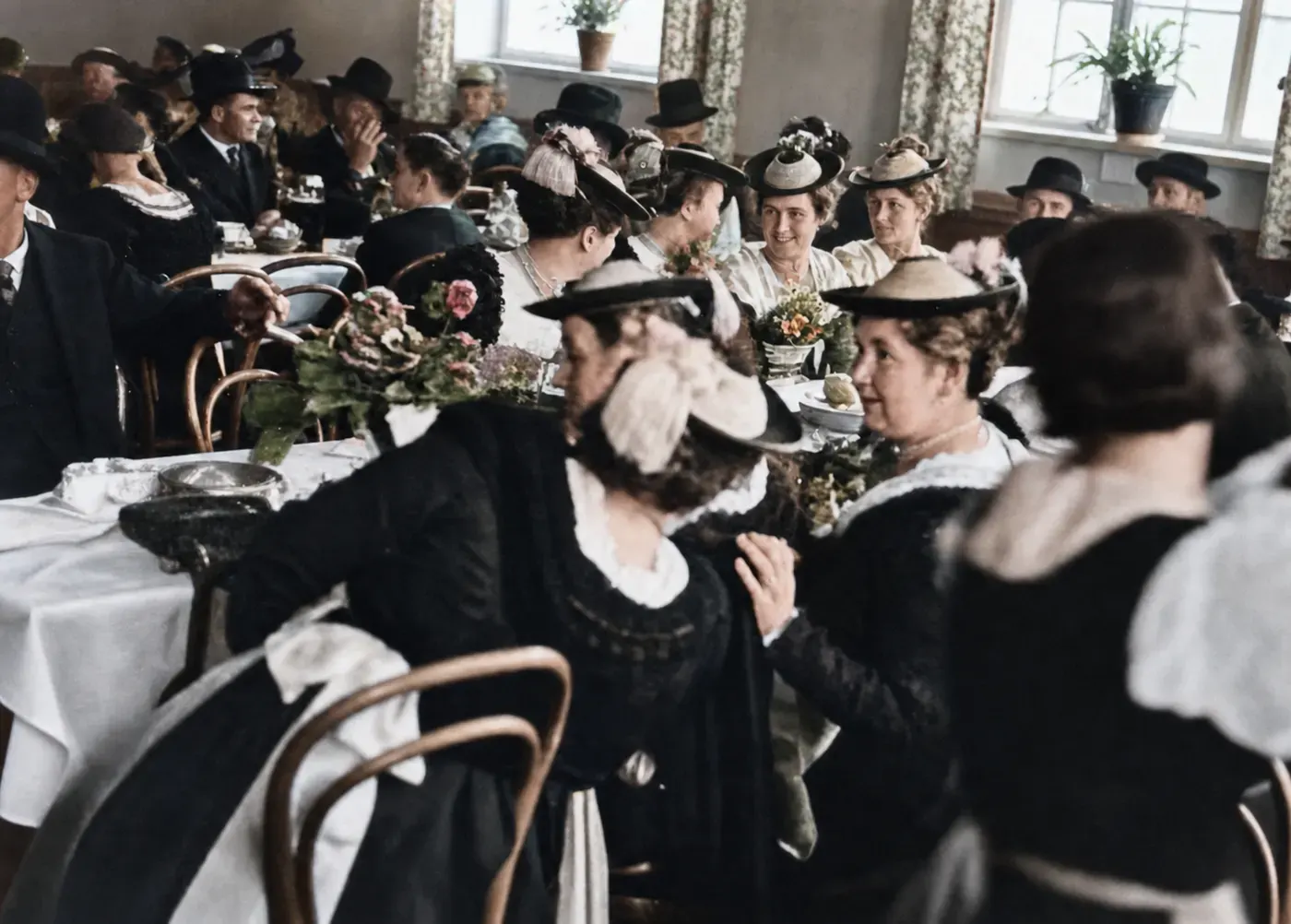 Hochzeitstafel bei einer Bauernhochzeit in Schliersee, Oktober 1936