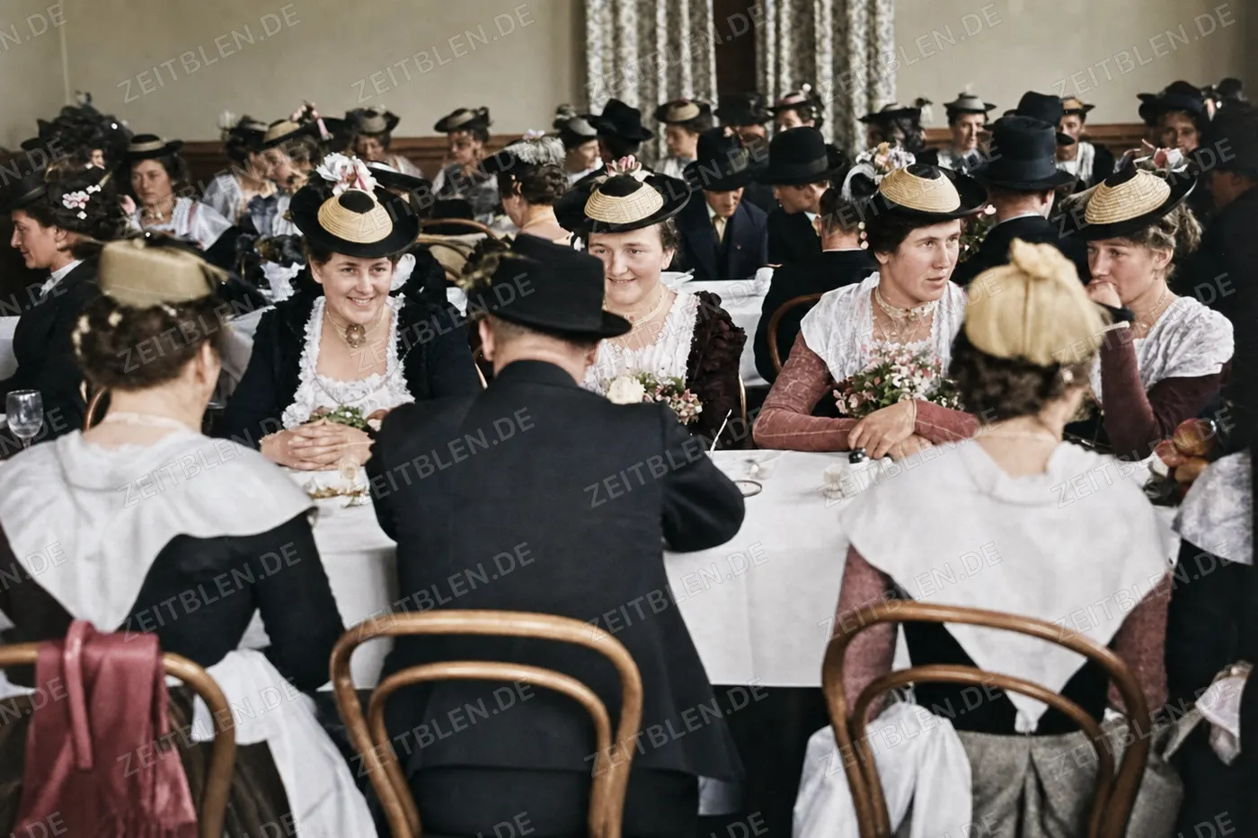 Festtafel einer Bauernhochzeit in Schliersee, Oktober 1936