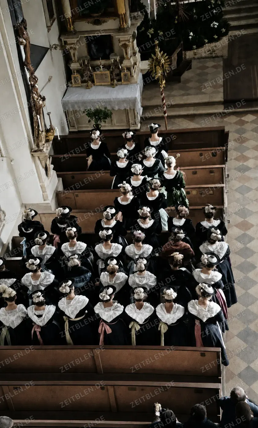 Hochzeitsgesellschaft in Tracht beim Gottesdienst in Schliersee, 1936