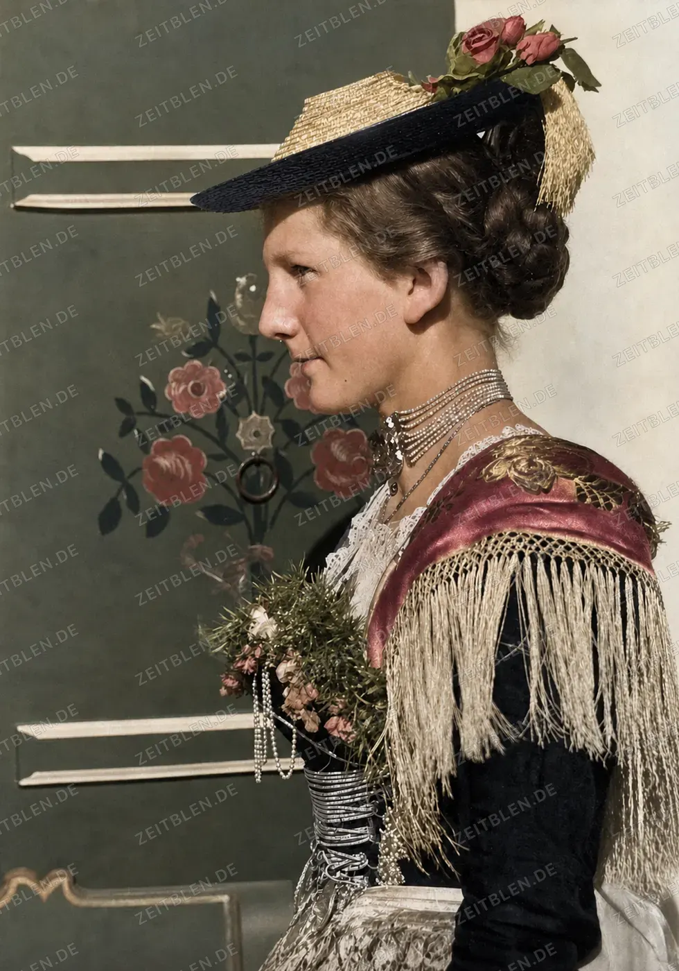 Vermutliche Braut in Schlierseer Festtracht, 1936