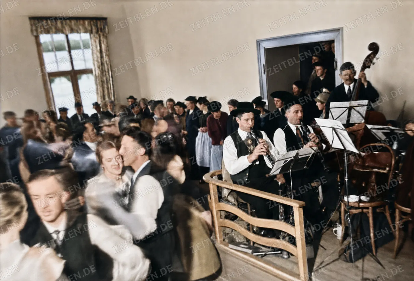 Musikkapelle bei der Schlierseer Bauernhochzeit, 1936