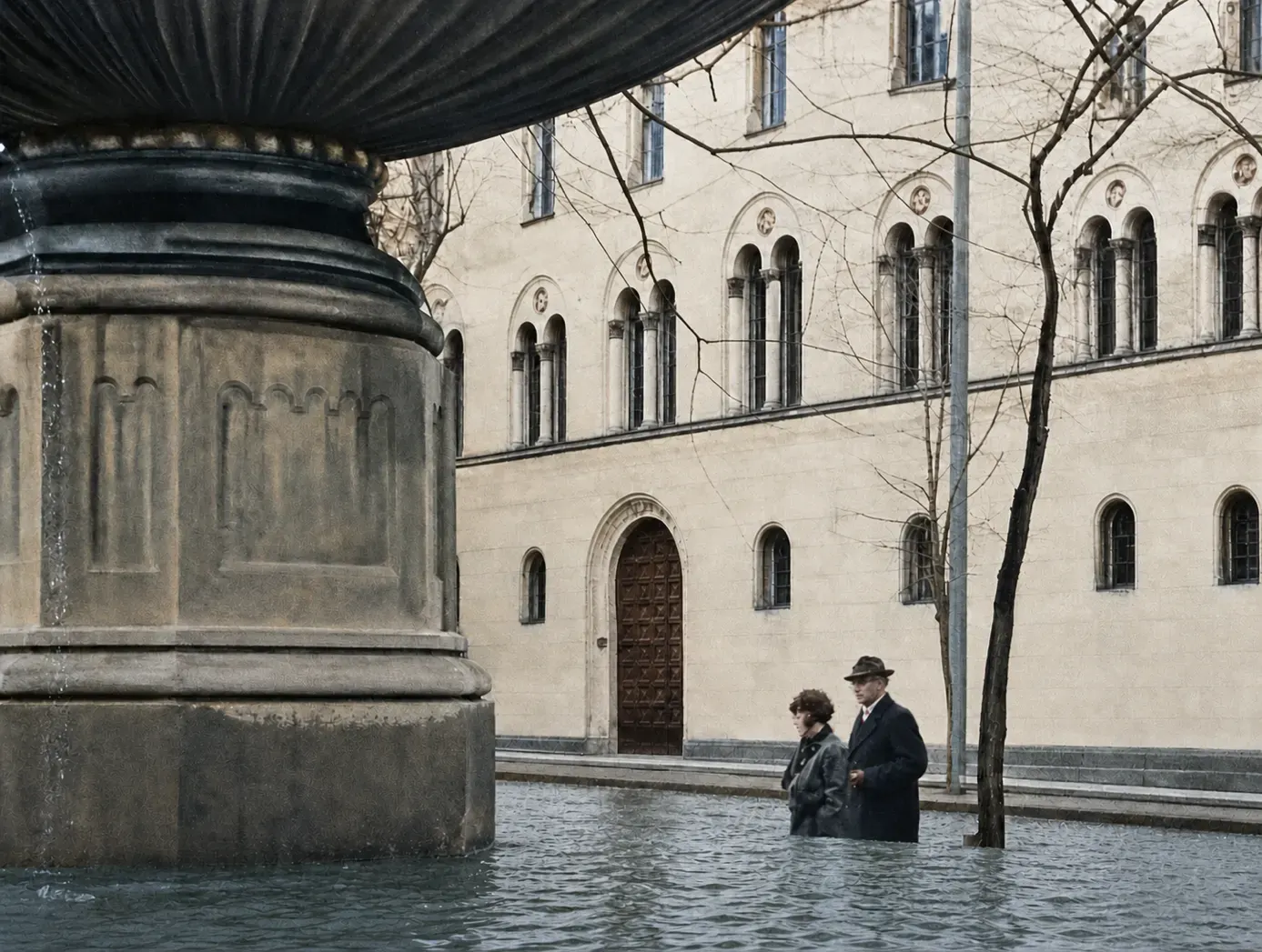 Brunnen vor der LMU mit Blick zur Ludwigskirche, 1936