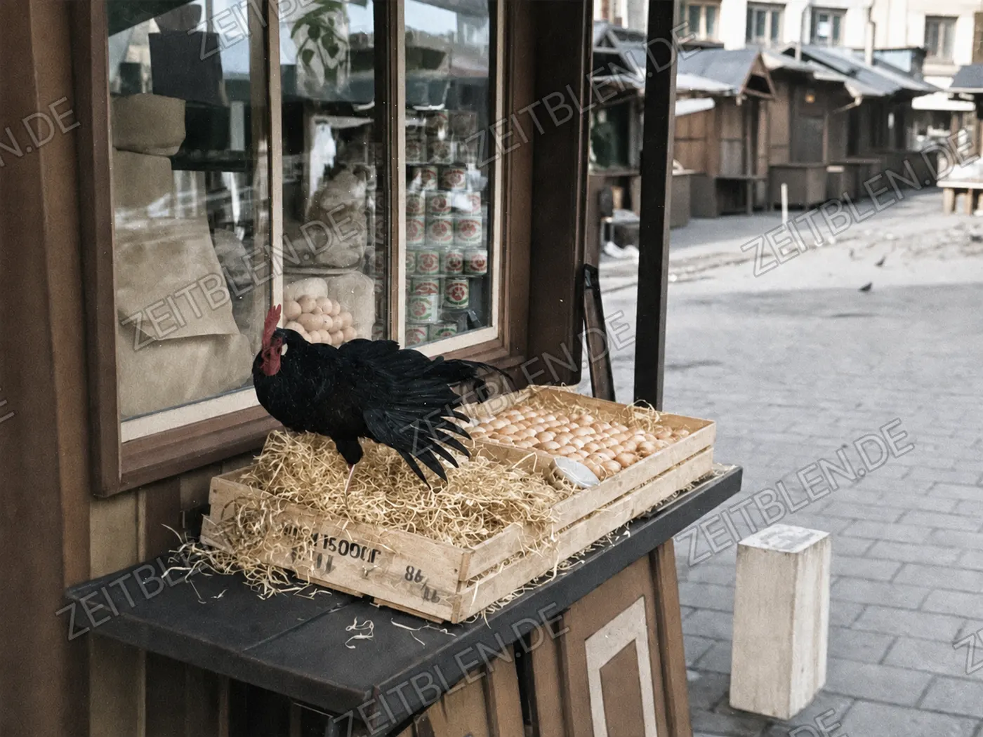 Der Hahn vom Viktualienmarkt in einem Münchner Marktstand