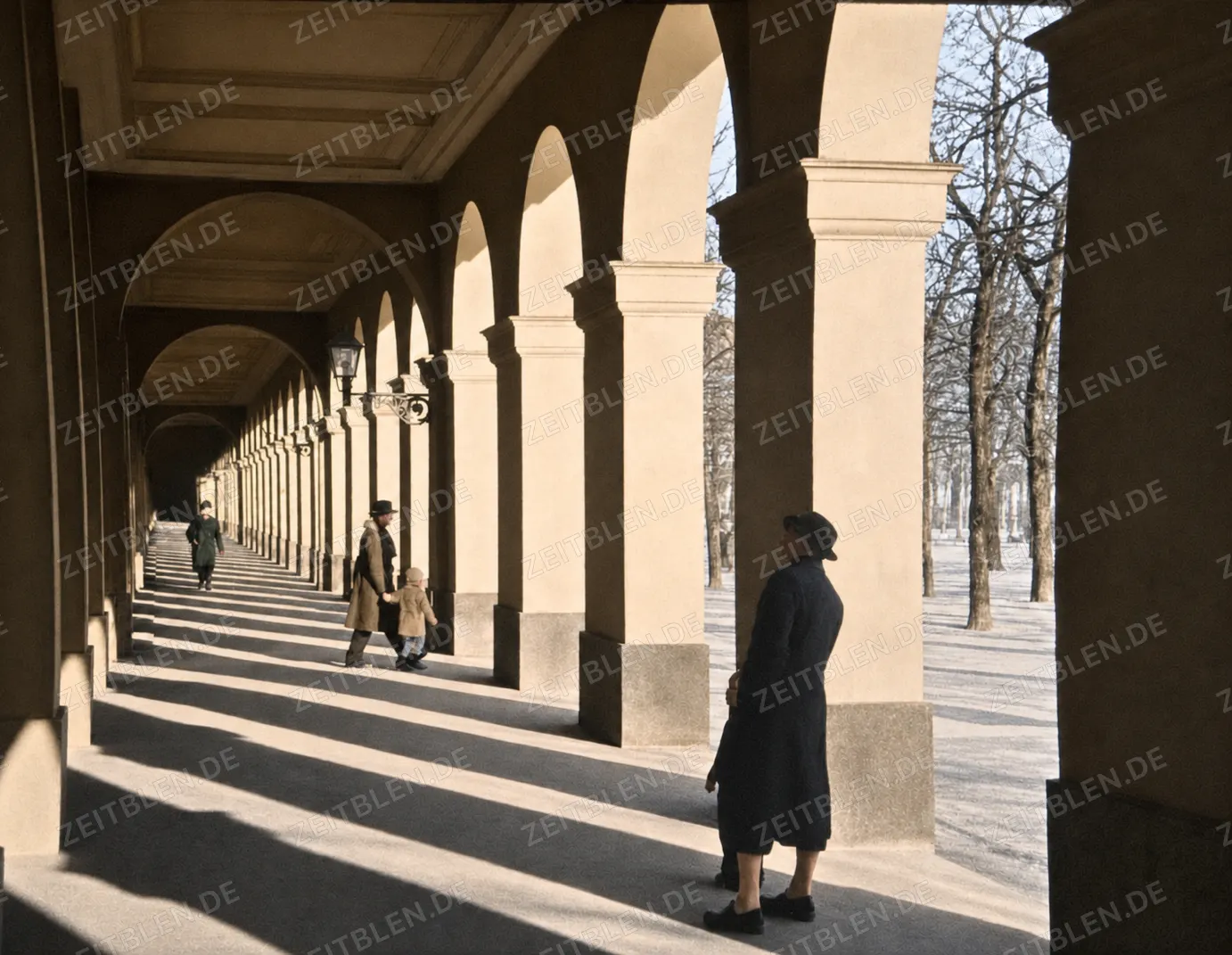 In den Arkaden des Münchner Hofgartens.