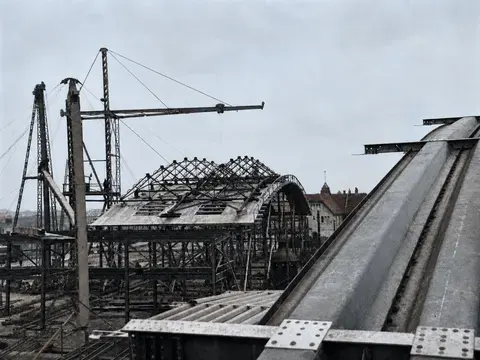 Montage eines gewölbten Hallendachs, Düsseldorf 1937