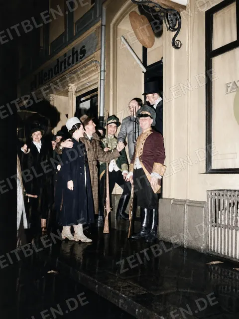 Kostümgruppe beim Düsseldorfer Karneval, 1937