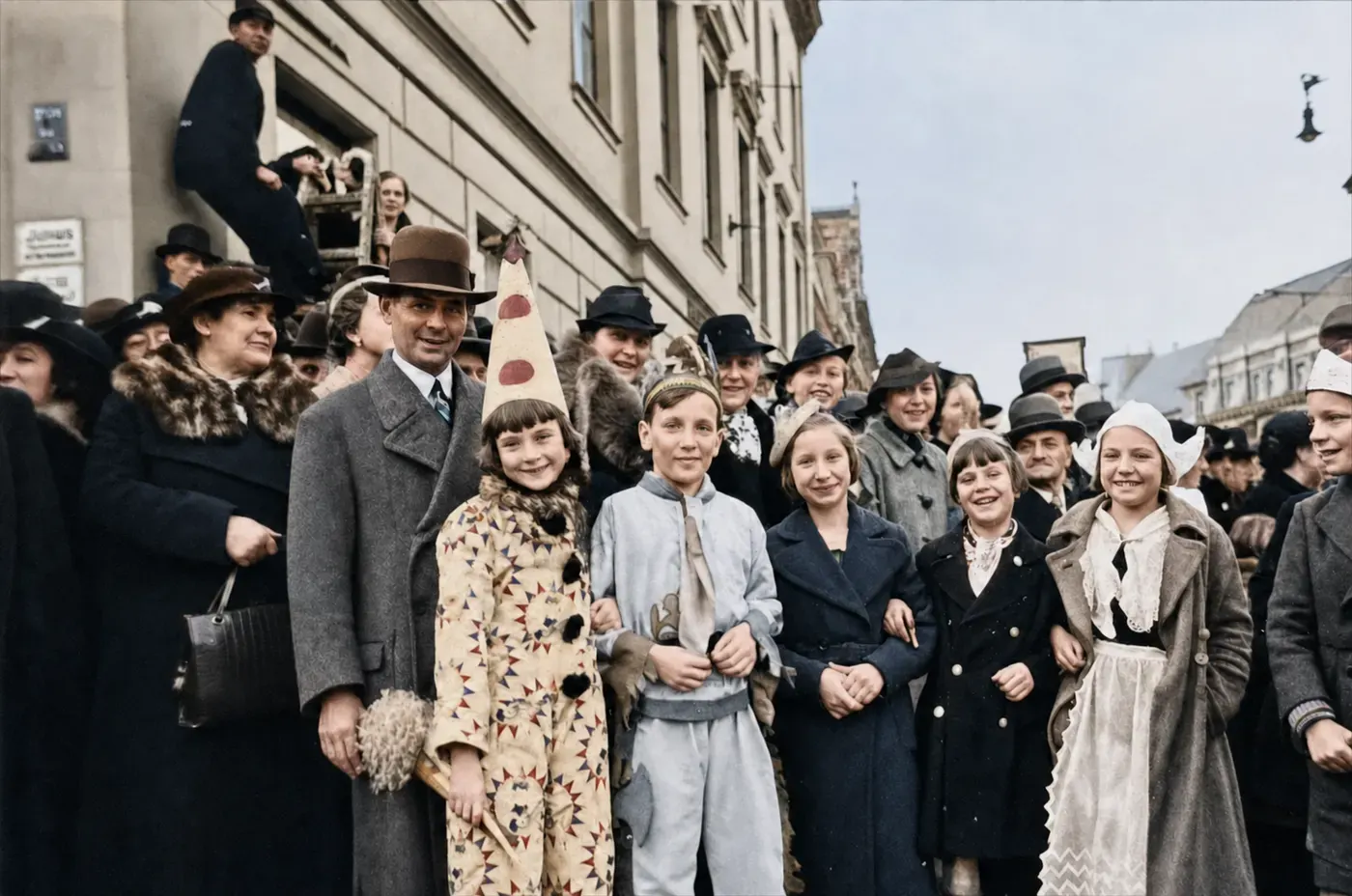 Kostümierte Gruppe beim Düsseldorfer Karneval 1937