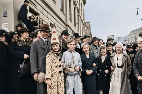 Kostümierte Gruppe beim Düsseldorfer Karneval 1937