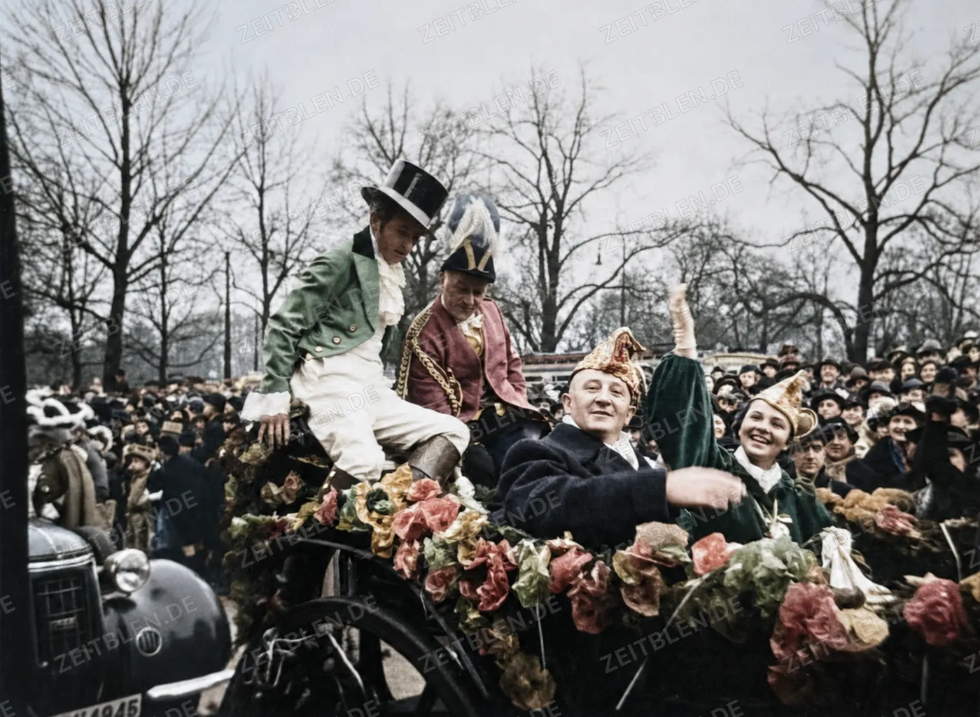 Grüße vom geschmückten Karnevalswagen in Düsseldorf, Februar 1937