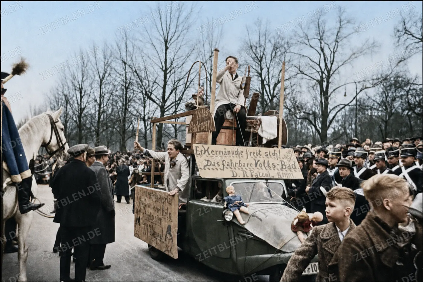 Karnevalswagen „Das fahrbare Volks-Bad“ in Düsseldorf, Februar 1937