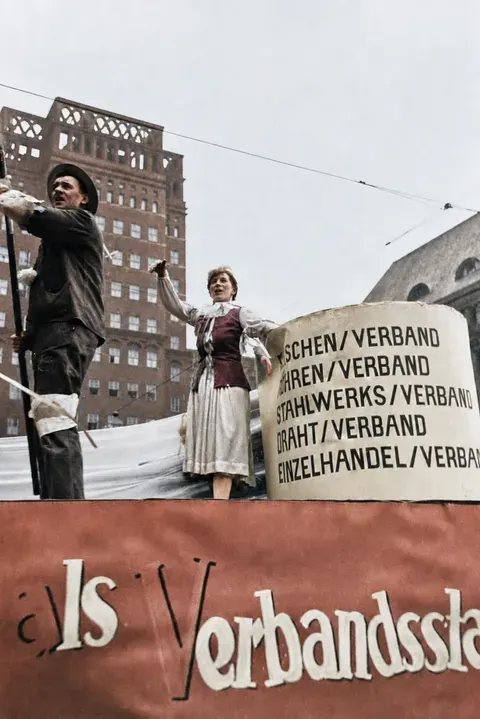 Karnevalswagen als Satire auf Wirtschaftsverbände in Düsseldorf 1937
