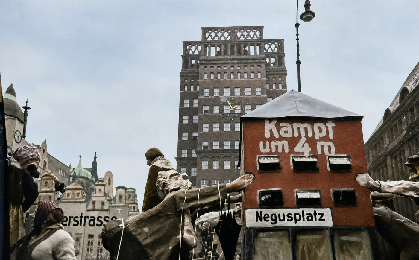 Karnevalswagen „Kampf um 4 m“ in Düsseldorf 1937