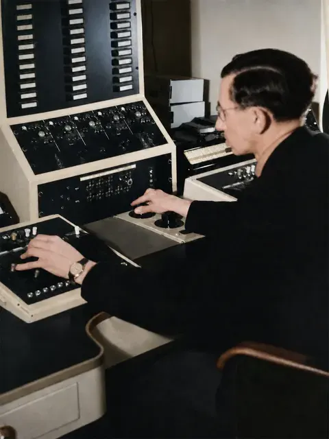 Am Mischpult von Radio München