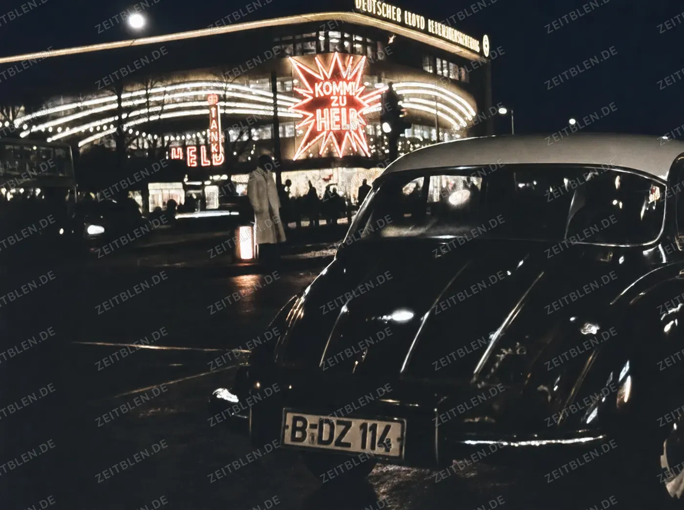 Kaufhaus Held am Walther-Schreiber-Platz bei nacht.