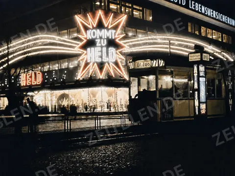 Kaufhaus Held am Walther-Schreiber-Platz bei Nacht