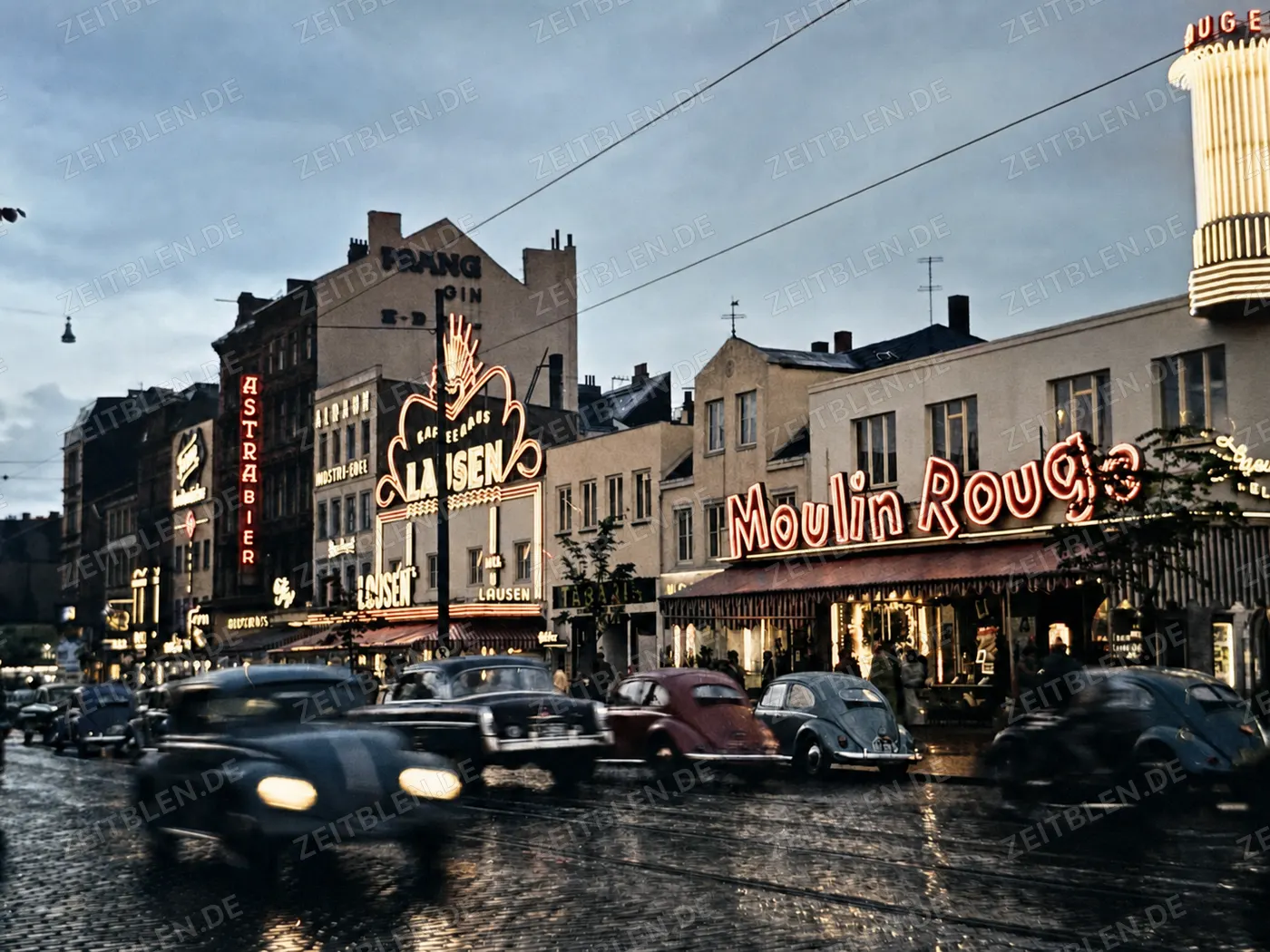 Die Reeperbahn mit Moulin Rouge um 1954