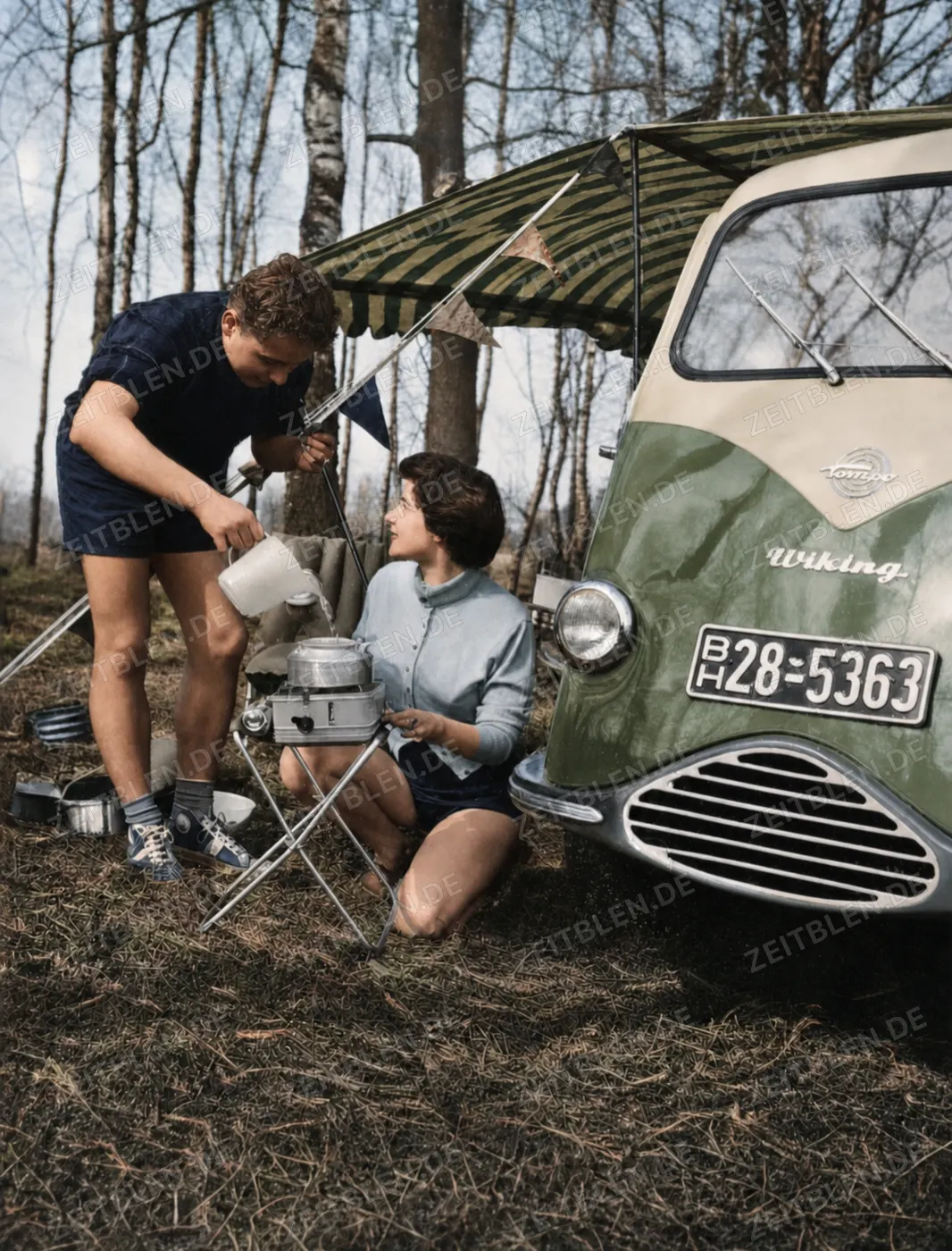 Campingfrühstück am Tempo Wiking Kombiwagen