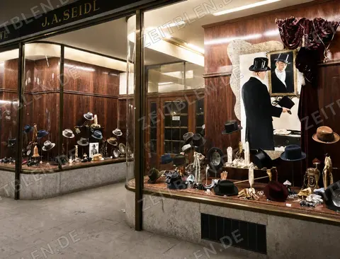 Schaufenster von J. A. Seidl Hüte