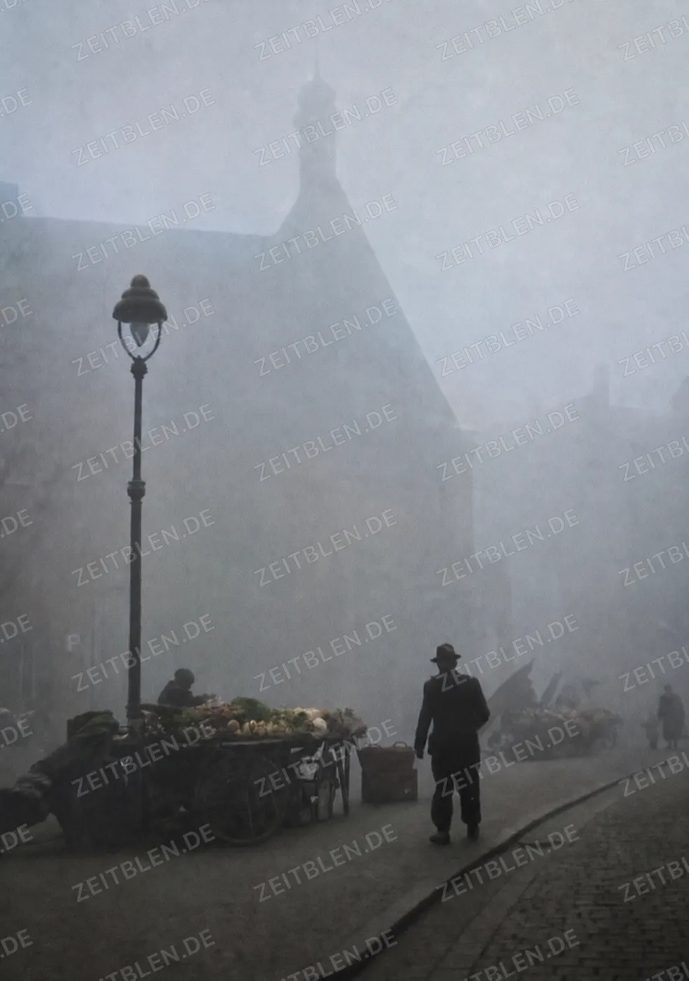 Nebelmorgen auf dem Markt