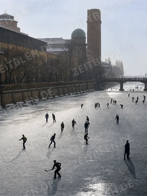 Eishockey vor dem Deutschen Museum