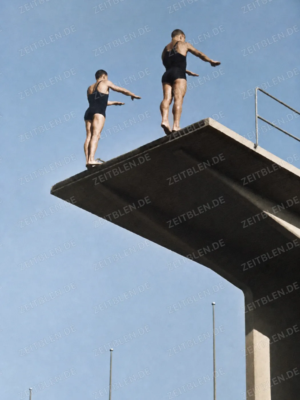 Wasserspringer am Olympischen Sprungturm Berlin, 1936