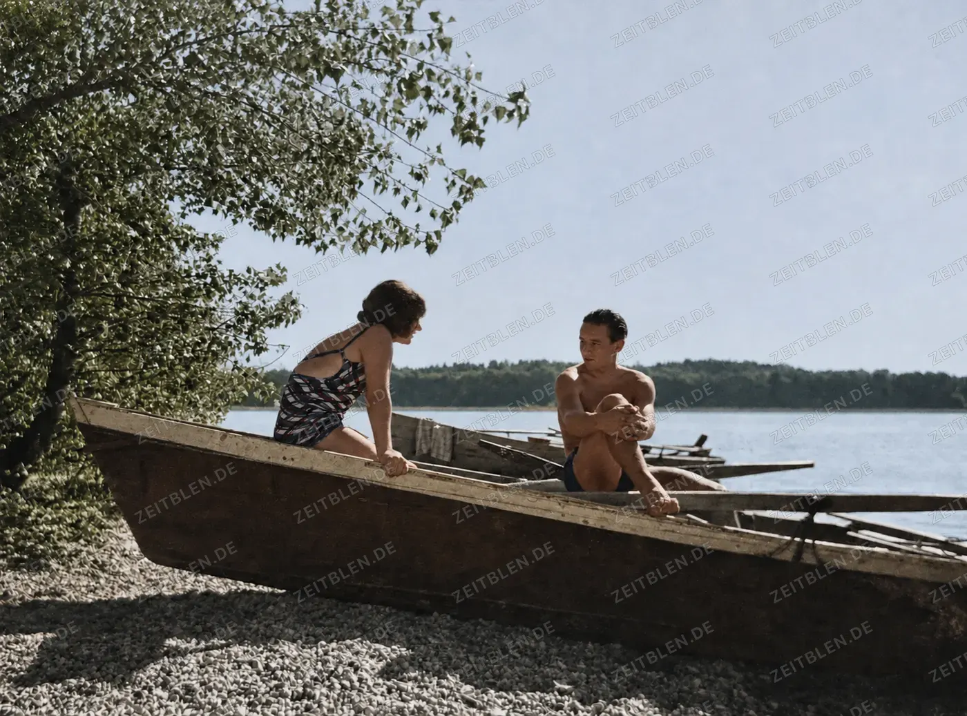 Paar im Ruderboot am See, 1936