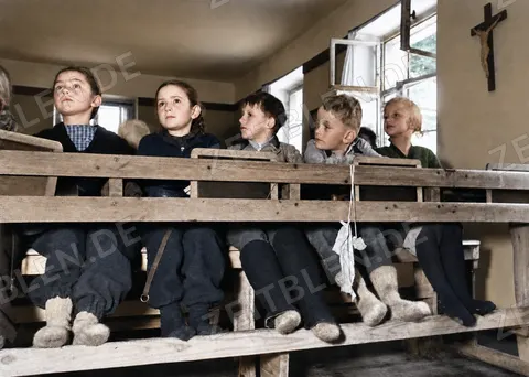 Kinder im Unterricht einer Dorfschule, 1936