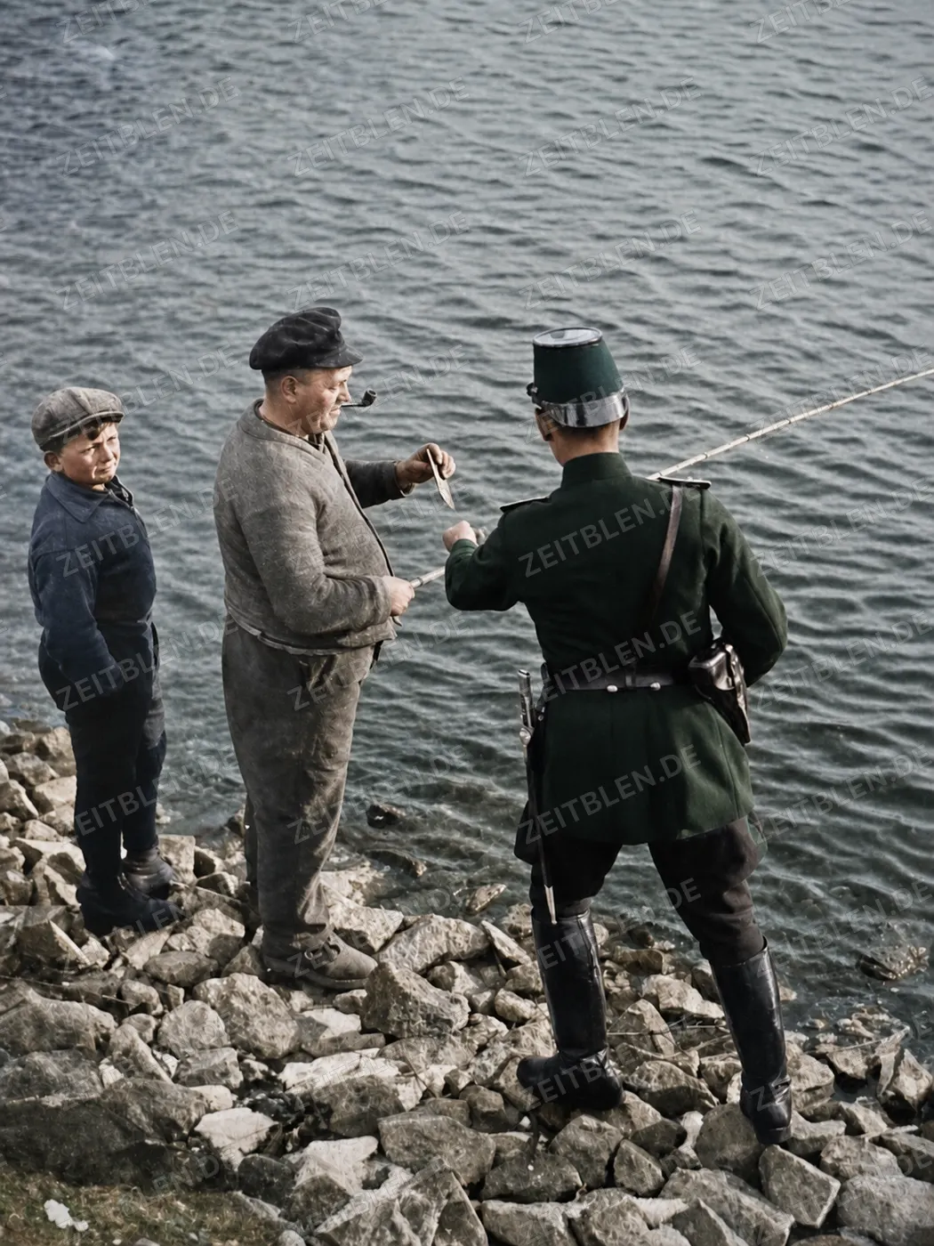 Kontrolle einer Angelkarte am Ufer