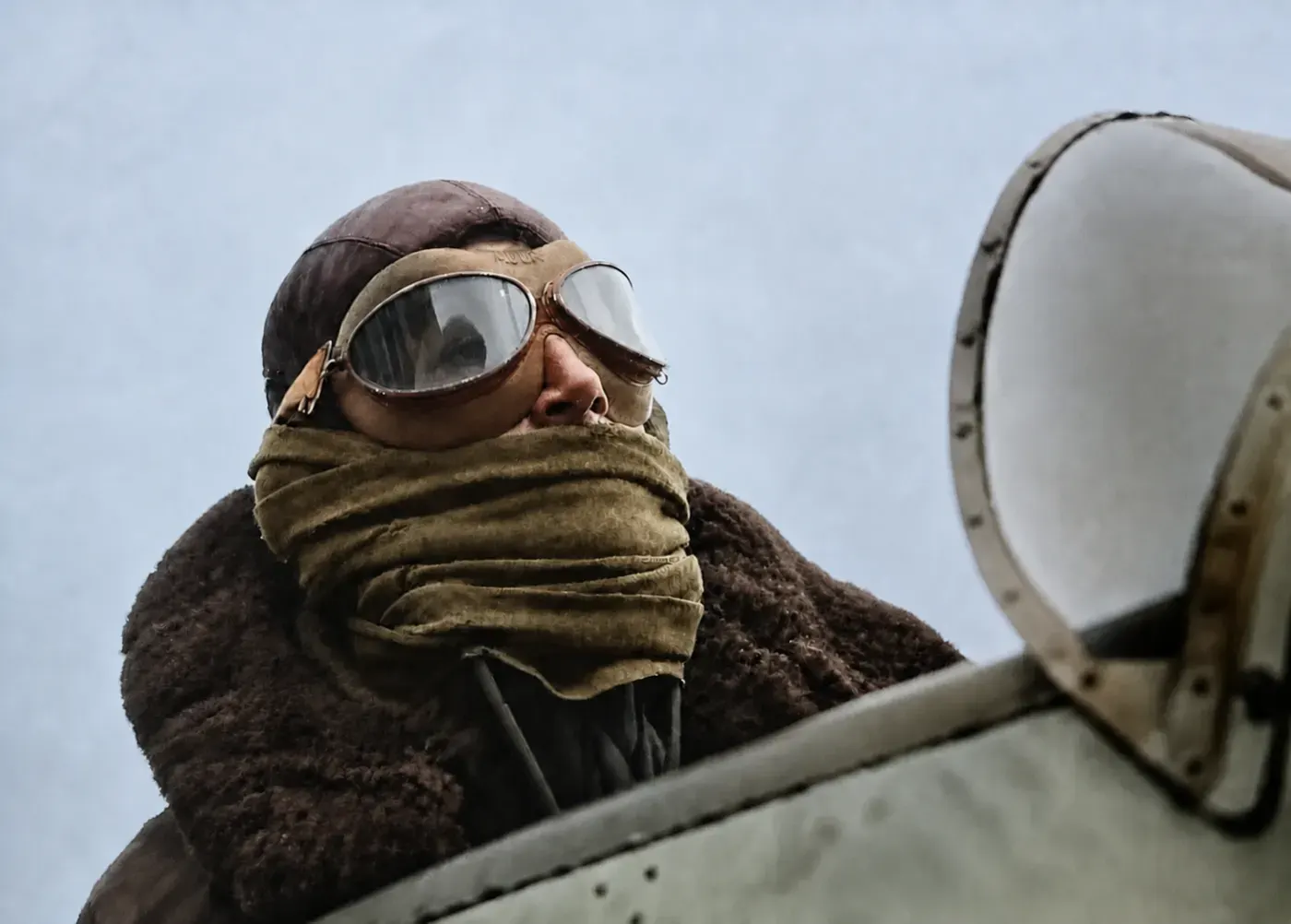 Pilotin im offenen Cockpit