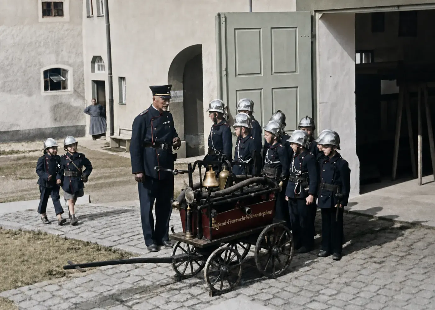 Nachzügler eilen zur Jugend-Feuerwehr Weihenstephan
