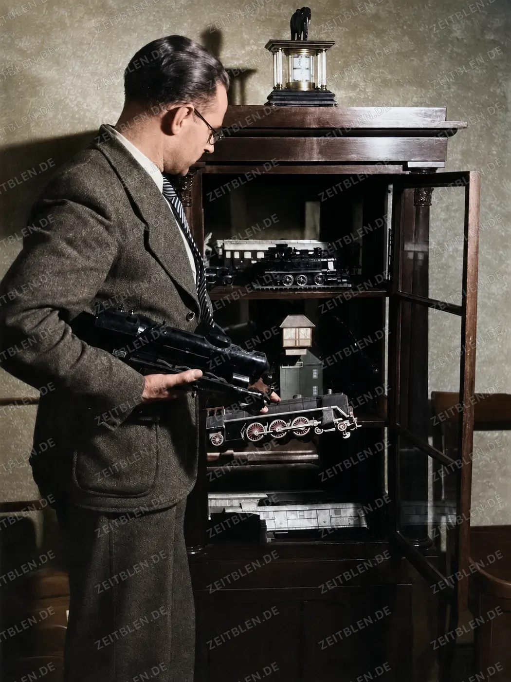 Vitrine als Lokomotivschuppen