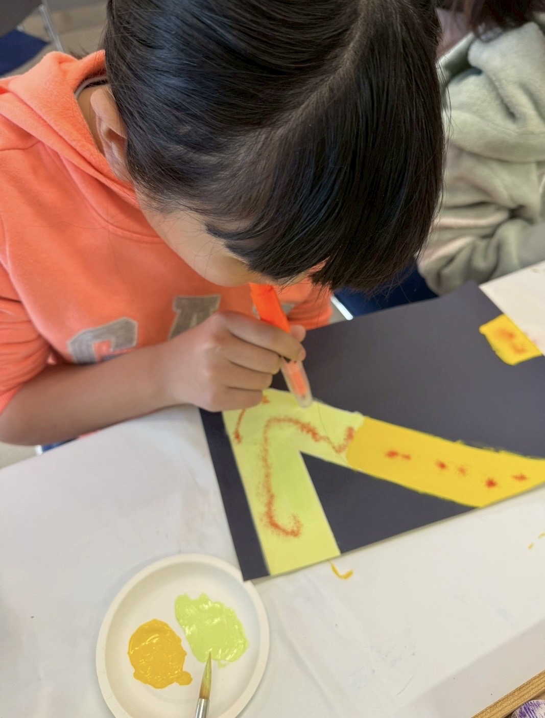 みんなでアート制作中