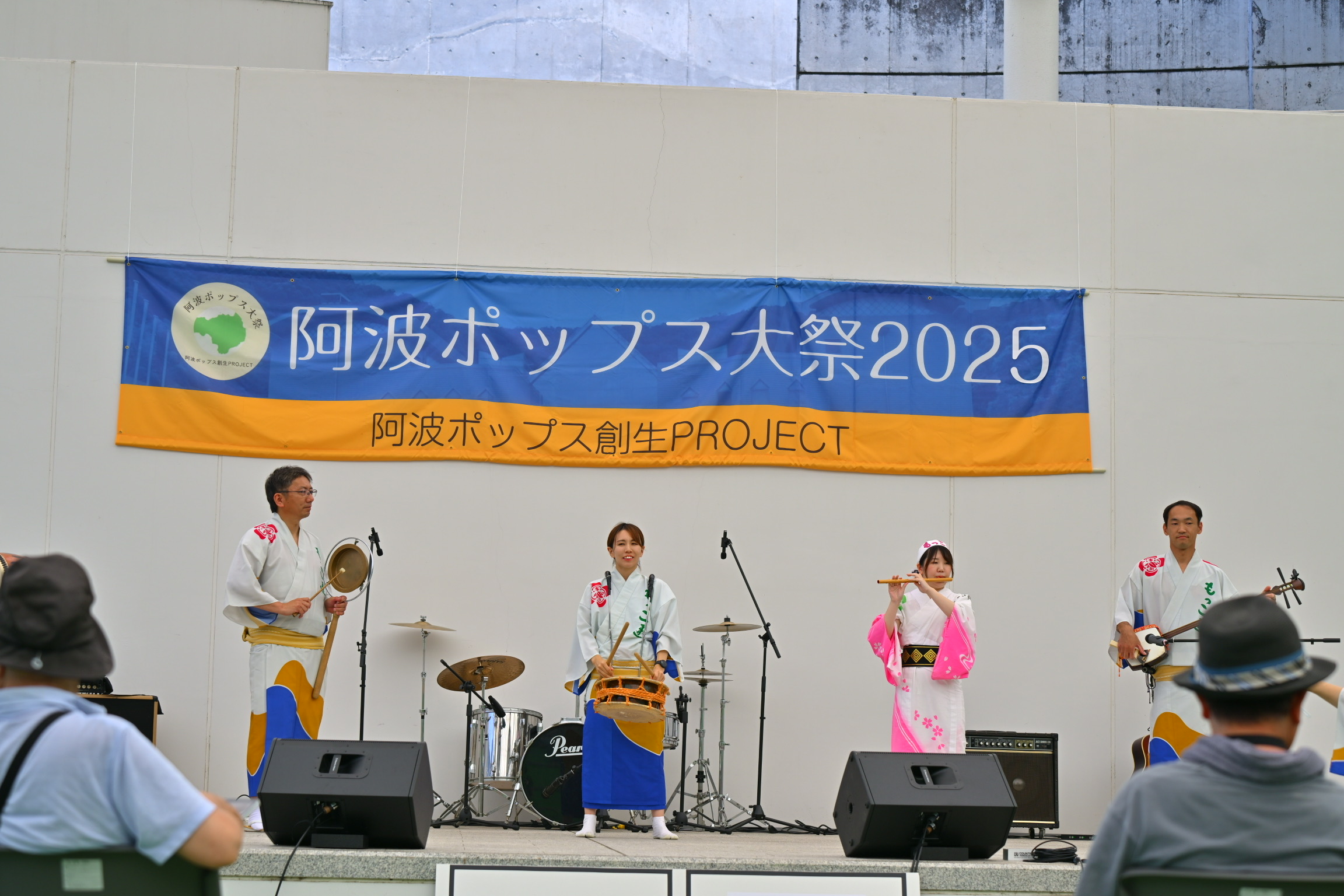 阿波ポップス大祭での阿波踊り披露の様子