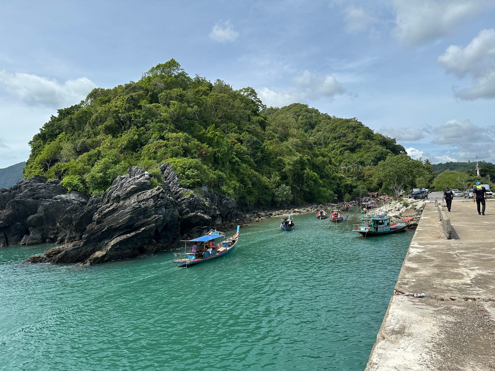 ท่าเทียบเรือเฟอร์รี่เก่า หาดแขวงเภา รูปที่ 1