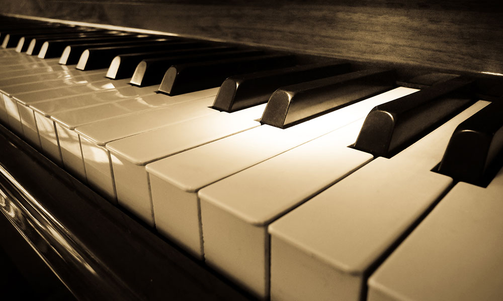 Piano Night Returns to The Smugglers!