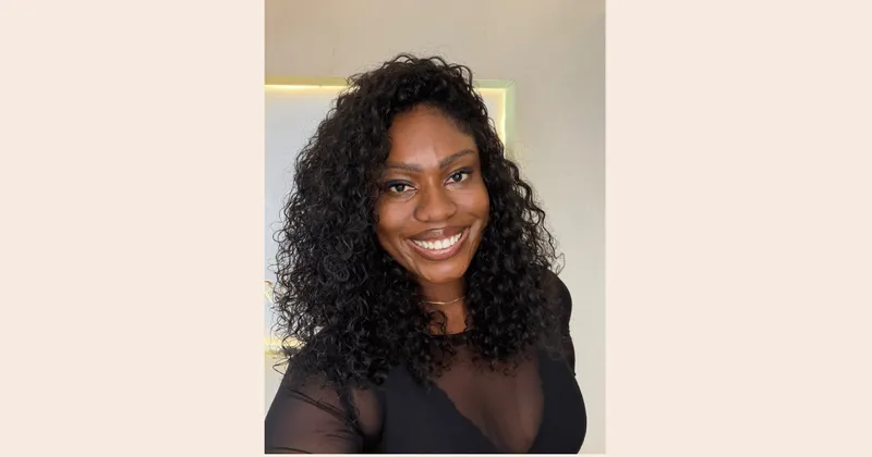 R$ 1.323,00 no PIX - Wig Queridinha Cacheada Cabelo Humano