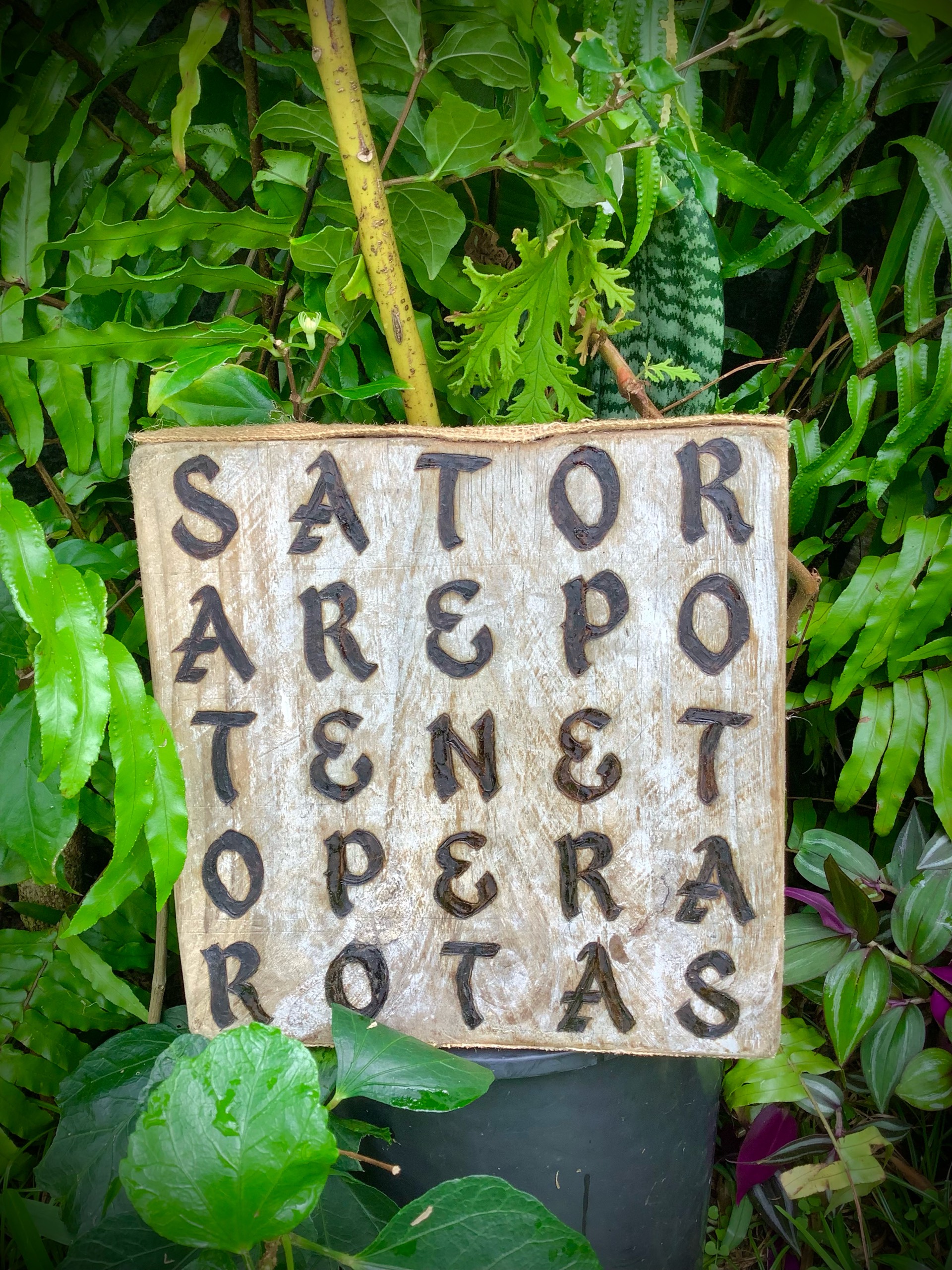 gravure sur bois flotté brut du palindrome « carré de sator » — visuel 5