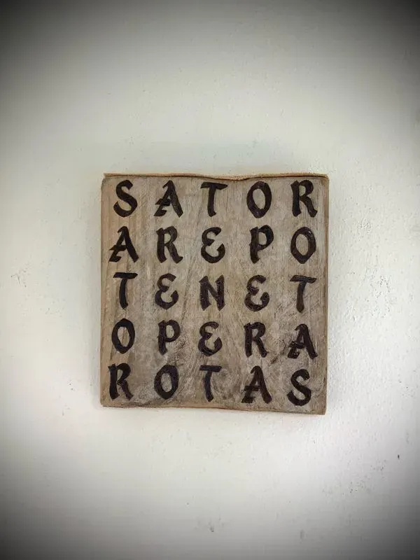 gravure sur bois flotté brut du palindrome « carré de sator » — visuel 6