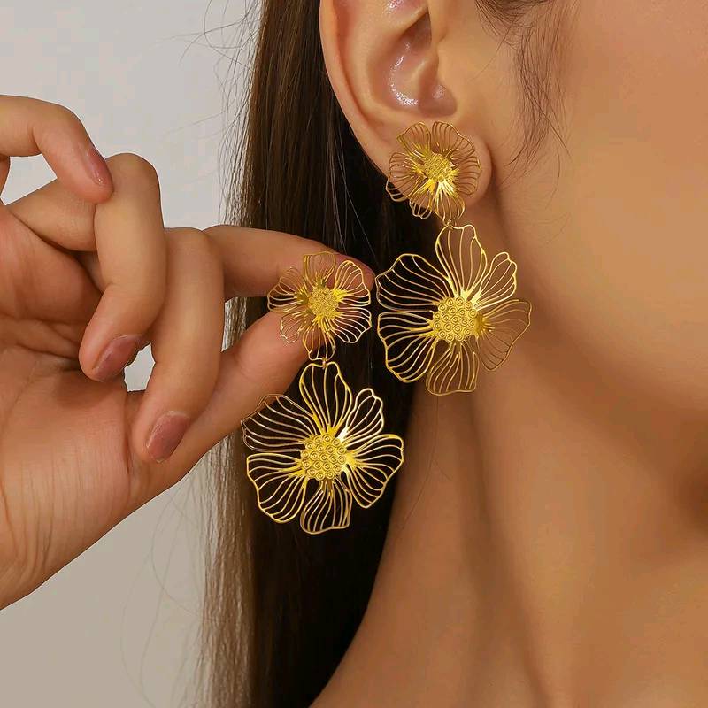 Boucles d'oreilles pendantes fleurs dorées élégantes en acier inoxydable 